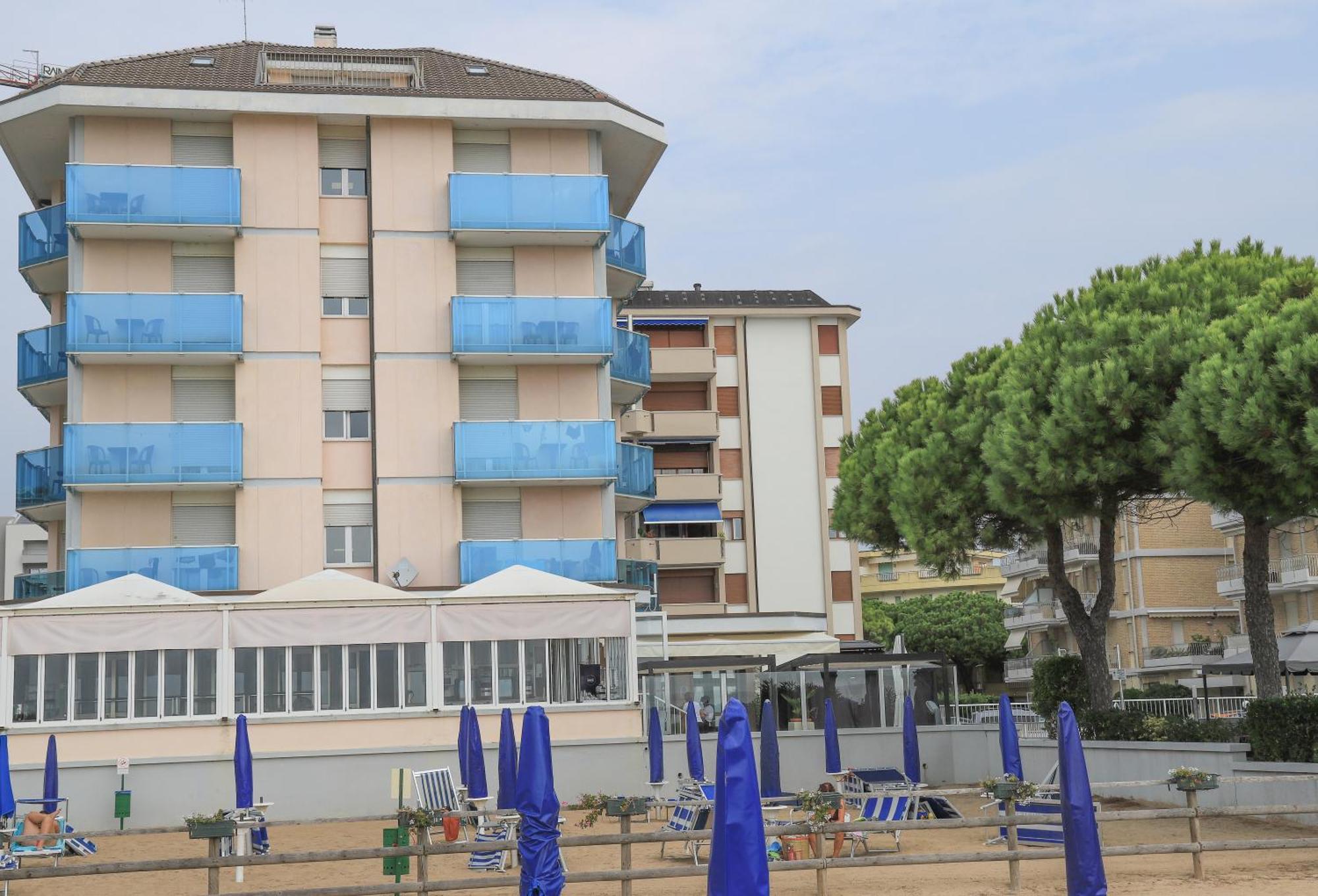 Hotel La Bussola リド・ディ・イエゾロ エクステリア 写真