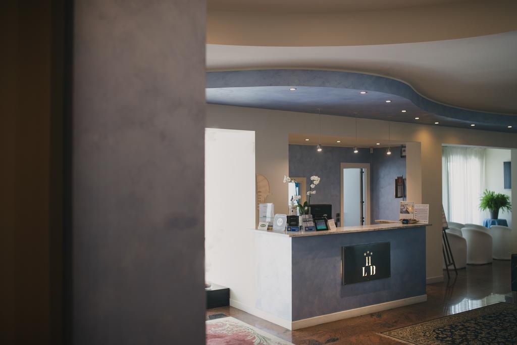 Hotel La Bussola リド・ディ・イエゾロ エクステリア 写真