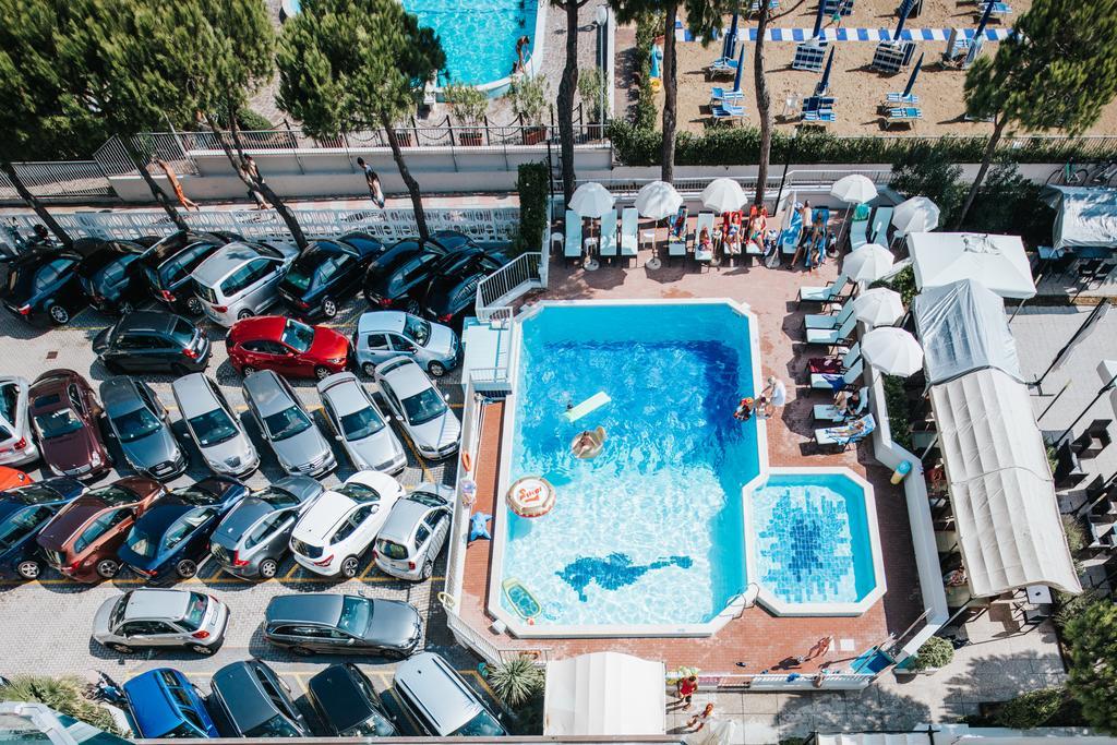 Hotel La Bussola リド・ディ・イエゾロ エクステリア 写真