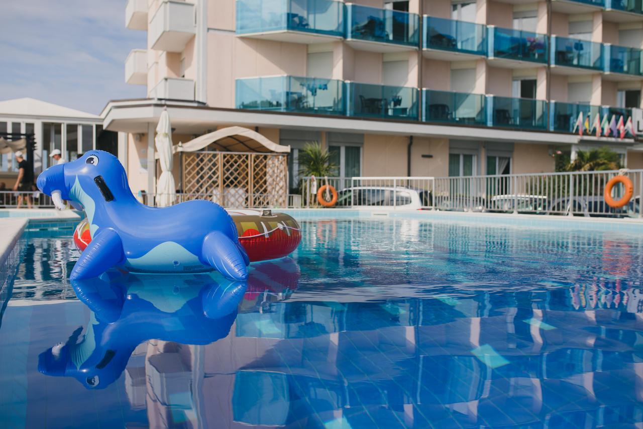 Hotel La Bussola リド・ディ・イエゾロ エクステリア 写真